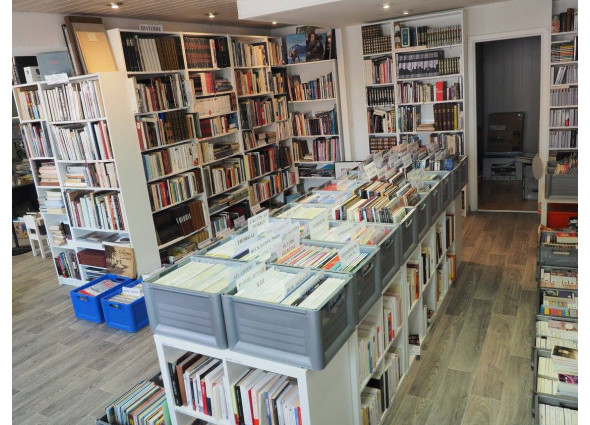 intérieur magasin il etait une fois une librairie